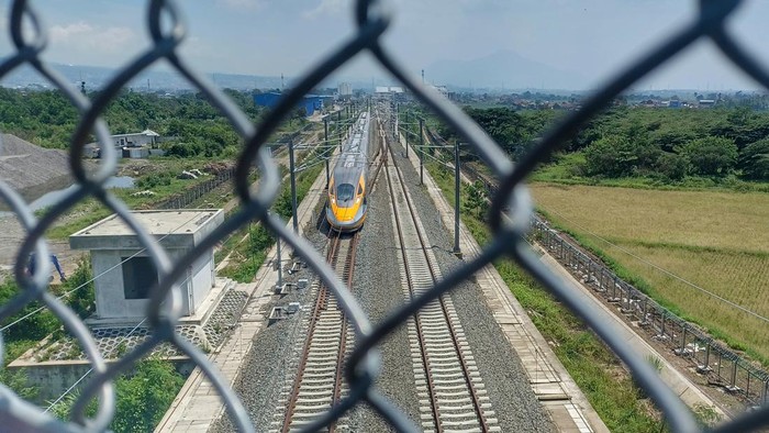 Kereta Inspeksi uji jalur kereta cepat Jakarta-Bandung Kereta Inspeksi uji jalur kereta cepat Jakarta-Bandung