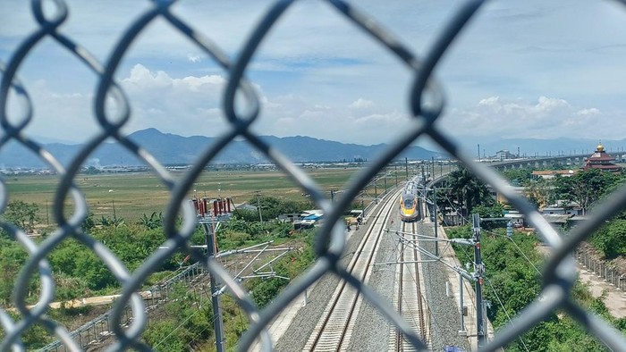 Kereta Inspeksi uji jalur kereta cepat Jakarta-Bandung