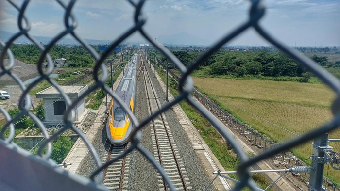 Kereta Inspeksi uji jalur kereta cepat Jakarta-Bandung