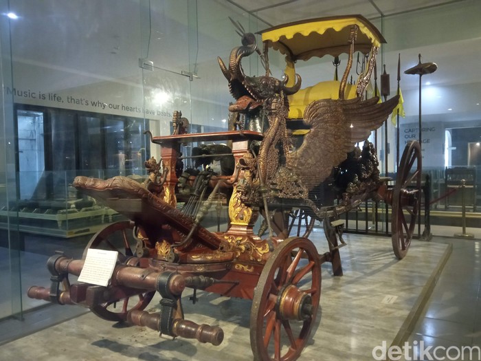 Kereta Singa Barongan di Keraton Kasepuhan Cirebon.