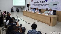 Sedikitnya ada enam penyebab jatuhnya pesawat yang menewaskan 62 orang tersebut.