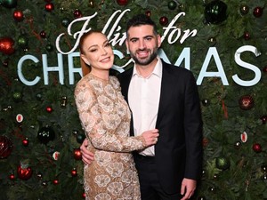 Penampilan Perdana Lindsay Lohan Gandeng Suami di Red Carpet