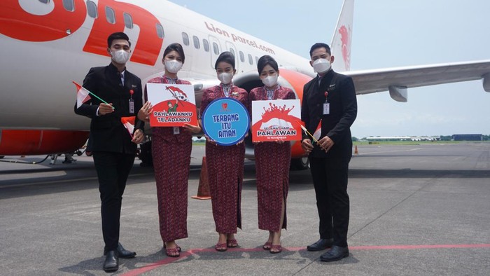 Lion Air Rayakan Hari Pahlawan Lion Air Rayakan Hari Pahlawan