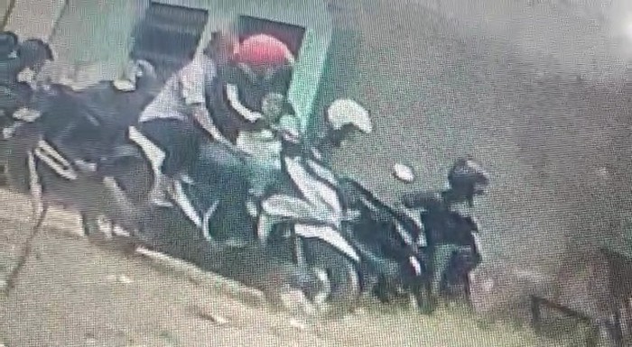 Maling motor sambil membonceng perempuan dan anak di Bogor, viral. (Dok Istimewa)