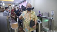 Mario Teguh sempat tak memenuhi panggilan polisi untuk diperiksa terkait kasus dugaan penipuan robot trading Net89 dengan tersangka Reza Paten pada Rabu (9/11) kemarin.
