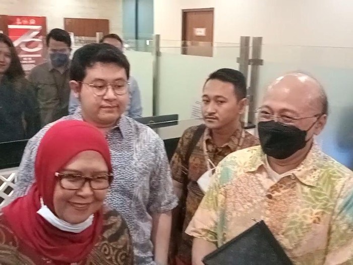 Mario Teguh mendatangi Polda Metro Jaya.