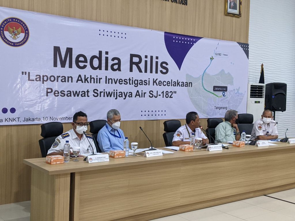 Media Release Laporan Akhir Investigasi Kecelakaan Pesawat Sriwijaya Air SJ-182. (CNBC Indonesia/Emir Yanwardhana)