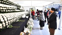 Keduanya mendatangi tempat menyampaikan duka bagi VIP.