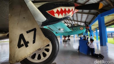 Melihat Koleksi Museum Satria Mandala