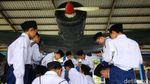 Para Pelajar Belajar Sejarah TNI di Museum Satria Mandala