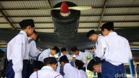 Pembangunan tahap pertama diresmikan oleh Presiden Soeharto pada 5 Oktober 1972. Nama museum juga diberikan pada peresmian tersebut, yakni Museum Satria Mandala. Kata Satria Mandala diambil dari bahasa Sanskerta yang artinya lingkungan keramat para ksatria.