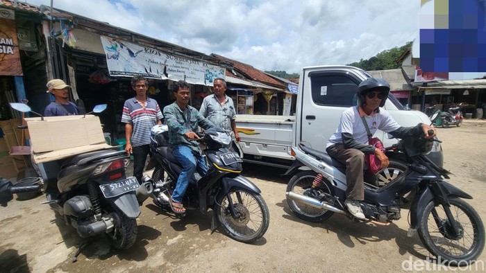 Para tukang ojek di kawasan Terminal-Pasar Cisolok Sukabumi.