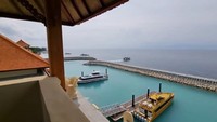 Foto: Pemandangan laut lepas dan kolam dermaga Pelabuhan Sampalan tampak cantik dari atas. (BPTD Wilayah III Bali-NTB)