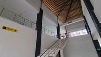 Foto: Area dalam terminal pelabuhan yang tampak luas. (BPTD Wilayah III Bali-NTB)