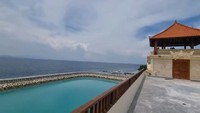 Foto: Pemandangan laut lepas dan kolam dermaga Pelabuhan Sampalan tampak cantik dari atas. (BPTD Wilayah III Bali-NTB)