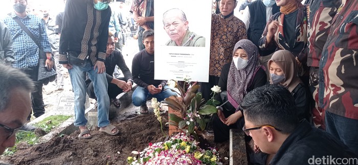 Pemakaman Tjetje Hidayat Padmadinata.