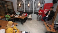 AVP of Merchant Acquisition SME DOKU Herunata Joseph bersama SVP of Business Expansion and Regional Sales DOKU Irfan Burhan memperkenalkan DOKU di Surabaya, Jawa Timur, Kamis (10/11/2022).