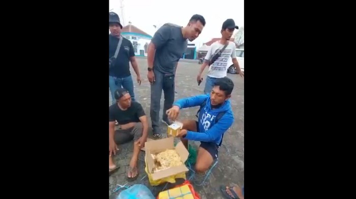 Penangkapan dan penggagalan pengiriman detonator bom di Situbondo