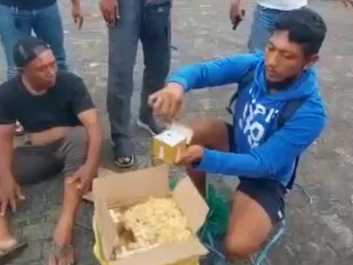 Penangkapan dan penggagalan pengiriman detonator bom di Situbondo