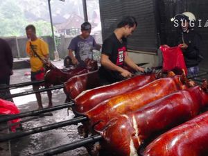 Penjual Babi Guling Viral di Bali Hingga Warung Makan Diramaikan Komunitas Motor
