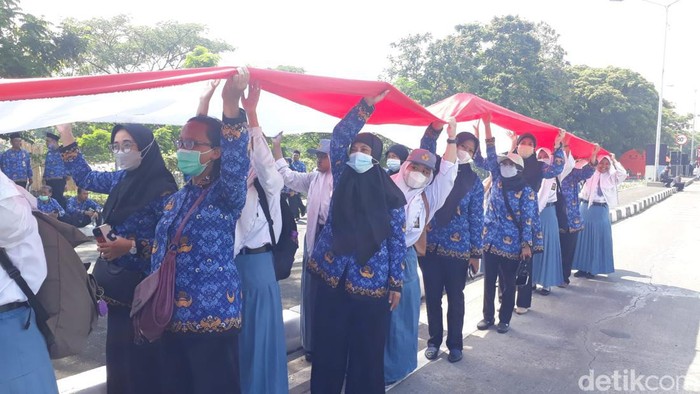 Peringatan Hari Pahlawan di Suramadu pecahkan MURI