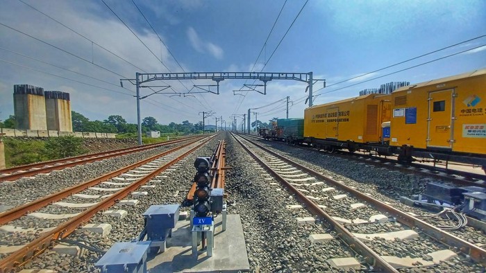 Persiapan jelang uji dinamis kereta cepat Jakarta-Bandung.