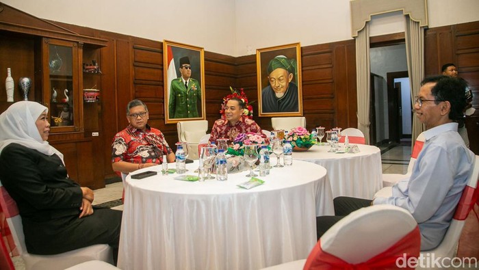 Pertemuan Hasto, Khofifah, Eri di kediaman Wali Kota Surabaya
