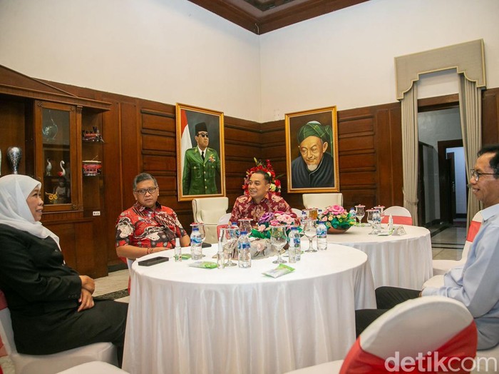 Pertemuan Hasto, Khofifah, Eri di kediaman Wali Kota Surabaya