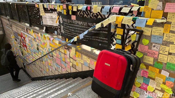 Suasana duka masih menyelimuti wilayah Itaewon, Seoul, Korea Selatan. 12 hari setelah tragedi Halloween maut itu, bunga dan ucapan duka masih membanjiri lokasi kejadian, Kamis, 10/11/2022.