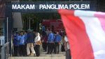Potret Ziarah Makam Peringati Hari Pahlawan di Berbagai Daerah