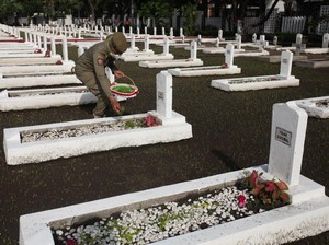 Doa Ziarah Kubur, Amalkan saat Berdoa di Makam Pahlawan pada 17 Agustus