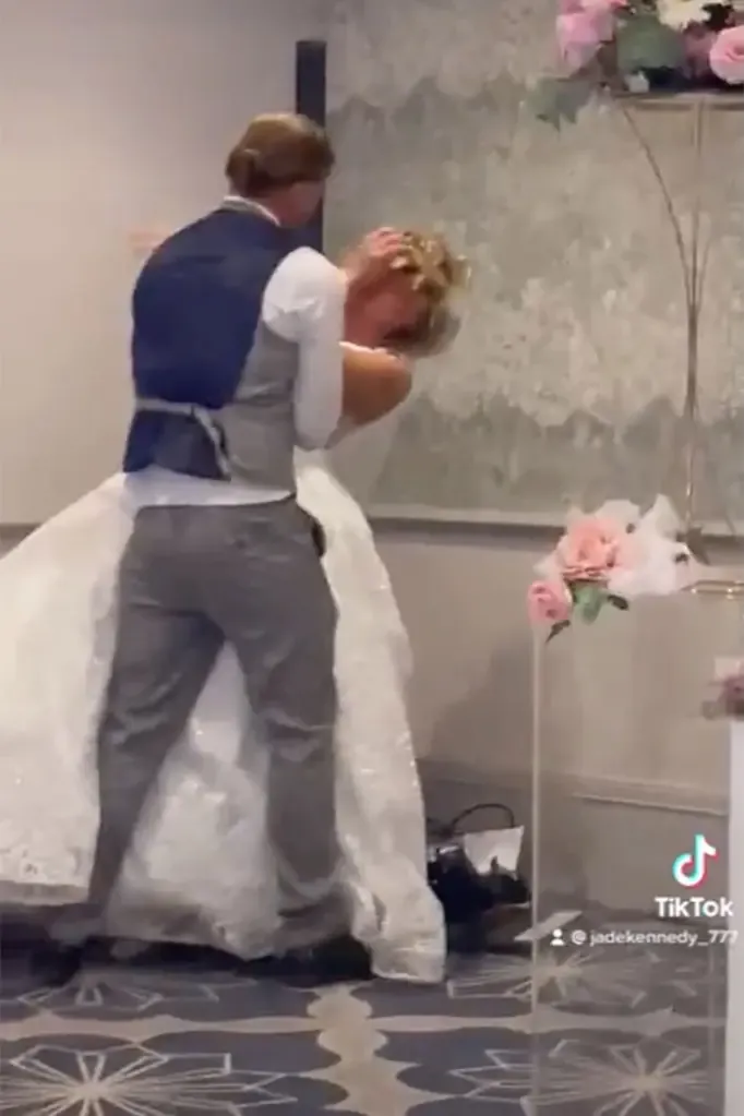 Pria Ini Dihujat Usai Tampar Istri Pakai Kue Pengantin di Pesta Pernikahannya