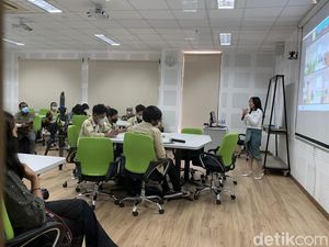 Ngajar di Fisipol UGM Lagi, Prilly Beri Materi Kuliah Ini ke Mahasiswa
