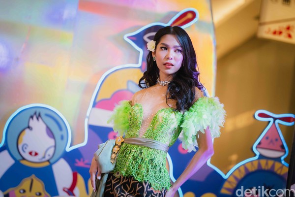 Di samping kostum nasional, Dita juga akan mengenakan kebaya karya Bali Citra Kebaya. Foto: Kenny Gida/detikcom Di samping kostum nasional, Dita juga akan mengenakan kebaya karya Bali Citra Kebaya. Foto: Kenny Gida/detikcom