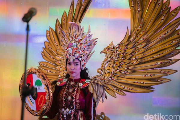 Kostum nasional ini bertajuk Pancasila The Shield of Indonesia. Foto: Kenny Gida/detikcom