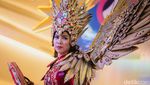 Potret Cantik Putri Pariwisata Kenakan Kostum Garuda