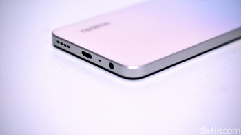 Speaker, port USB Type C dan jack audio masih ditempatkan di bagian bawah. Foto: Adi Fida Rahman/detikINET