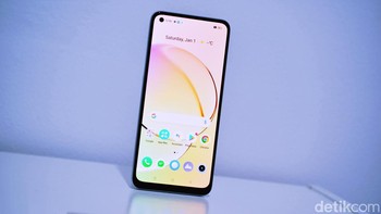 Layarnya mengusung Super AMOLED 6,4 inch dengan resolusi Full HD+ dan refresh rate 90Hz. Foto: Adi Fida Rahman/detikINET