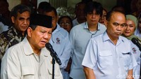 Gabungan relawan Jokowi turut menyampaikan musyawarah rakyat (Musra) kepada Prabowo dan petinggi Gerindra.