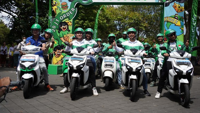 Selamat, Grab Electric Berhasil Tempuh 100 Juta Km Grab Electric Sudah Tempuh 100 Juta Kilometer Sejak Mengaspal 2021 Grab mengeklaim Grab Electric sudah menempuh jarak 100 juta kilometer sejak mengaspal pada Januari 2021.
