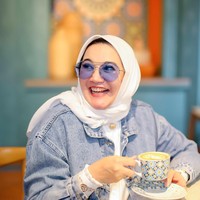 Jarang tersorot kamera, rupanya ibunda Sabda Ahessa juga memiliki gaya yang tak kalah stylish dari Wulan Guritno. Penampilan ibunda Sabda Ahessa, Shanty Widhiyanti juga selalu banjir pujian dari netizen. Foto: Instagram/@shantywsh