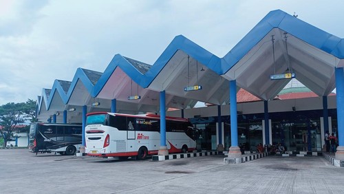 Situasi di Terminal Tipe A Mengwi, Badung, Bali yang masih sepi penumpang, beberapa waktu lalu.
