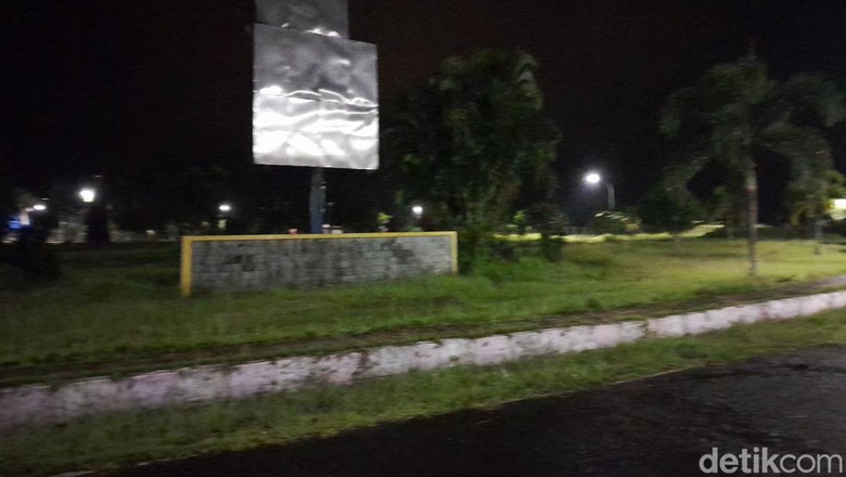 Suasana malam di Bandara Nusawiru, Pangandaran.