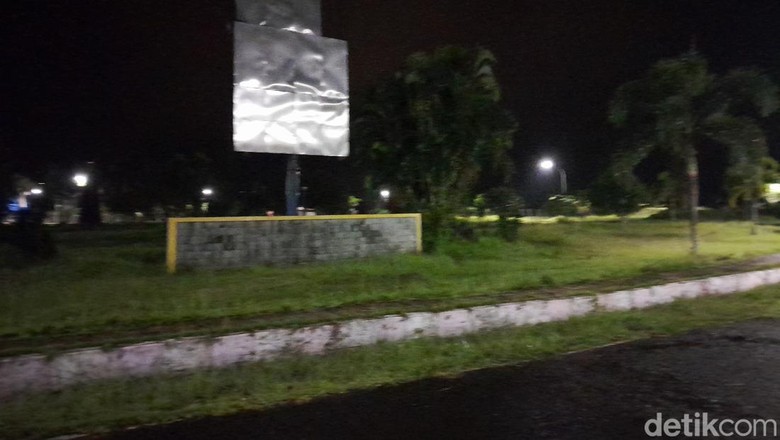Suasana malam di Bandara Nusawiru, Pangandaran. Suasana malam di Bandara Nusawiru, Pangandaran.
