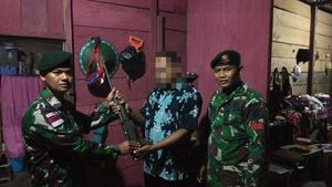 Sukarela, Warga Maluku Serahkan 6 Senpi Rakitan ke Kostrad di Hari Pahlawan