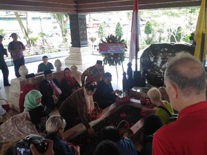 Hari Pahlawan, Sekjen PDIP Pimpin Doa dan Tabur Bunga di Makam Sukarno