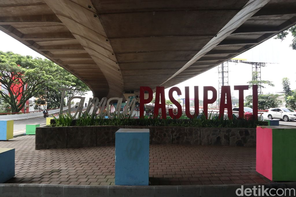 Taman Jomblo di Kota Bandung.
