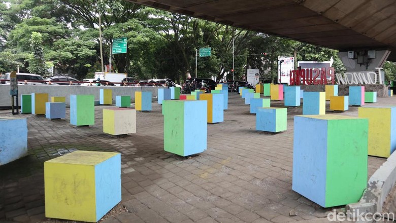 Taman Jomblo di Kota Bandung. Taman Jomblo di Kota Bandung.