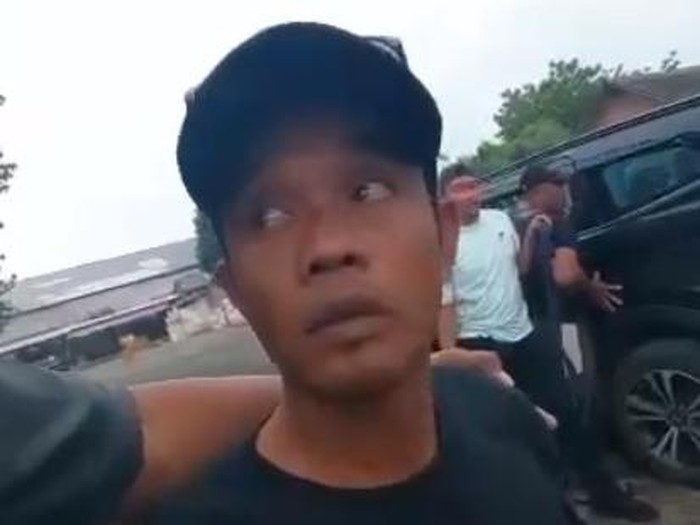 Terduga pelaku pengiriman detonator bom yang diamankan di perairan Situbondo