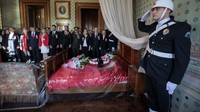 Bapak bangsa itu dilahirkan di Selanik, Yunani, pada masa Kesultana Utsmaniyah, 19 Mei 1881. Ia meninggal di Istana Dolmabajce, 10 November 1938. (Arif Hudaverdi Yaman/Getty Images)  